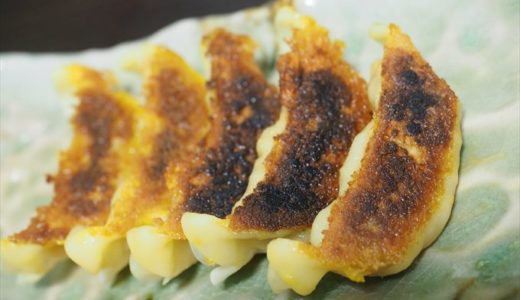 大阪王将の冷めても美味しい羽根つきカレー餃子レビュー
