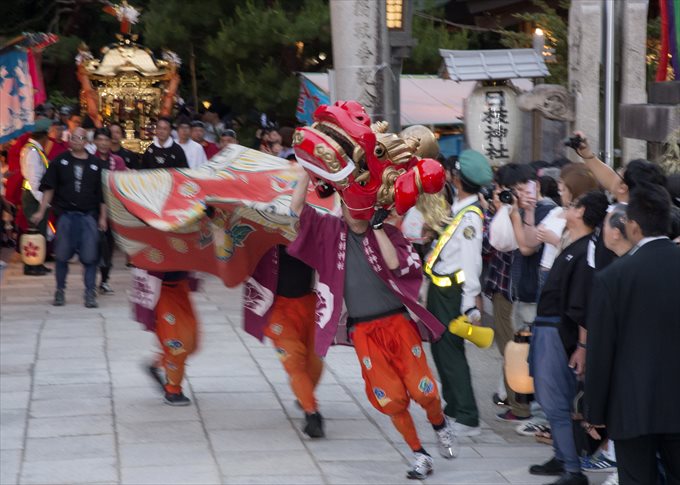 神輿 獅子舞