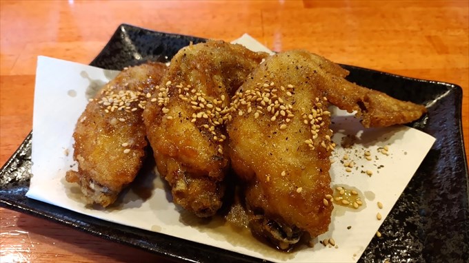 日の丸や手羽先揚げ